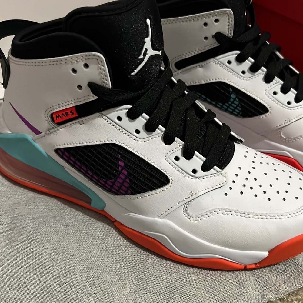 Jordan Mars 270
